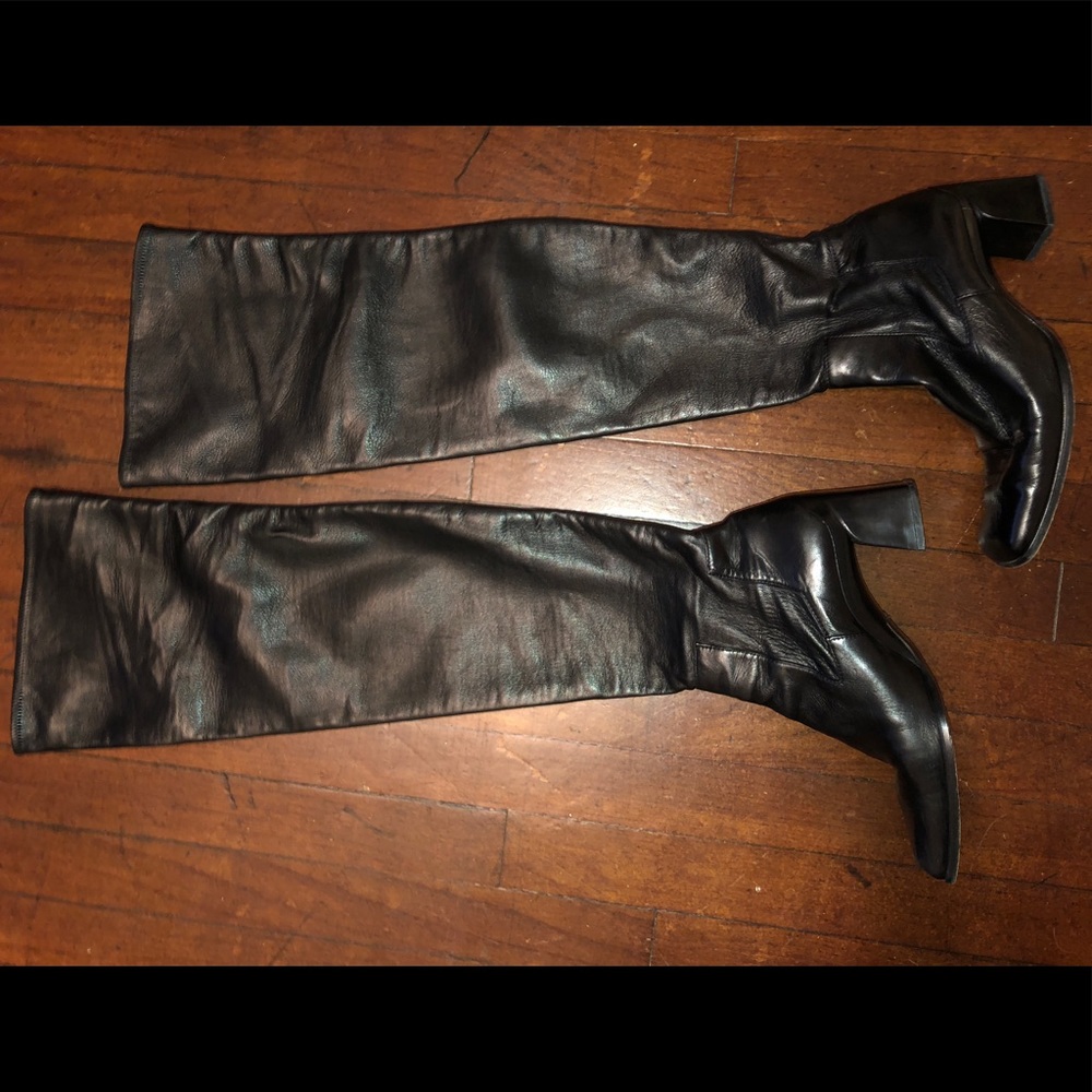 THIGH HIGH BLACK LEATHER PRADA BOOTS!